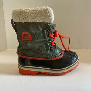 Sorel Toddler Yoot Pac Boot Dark Green and Orange Size 10.